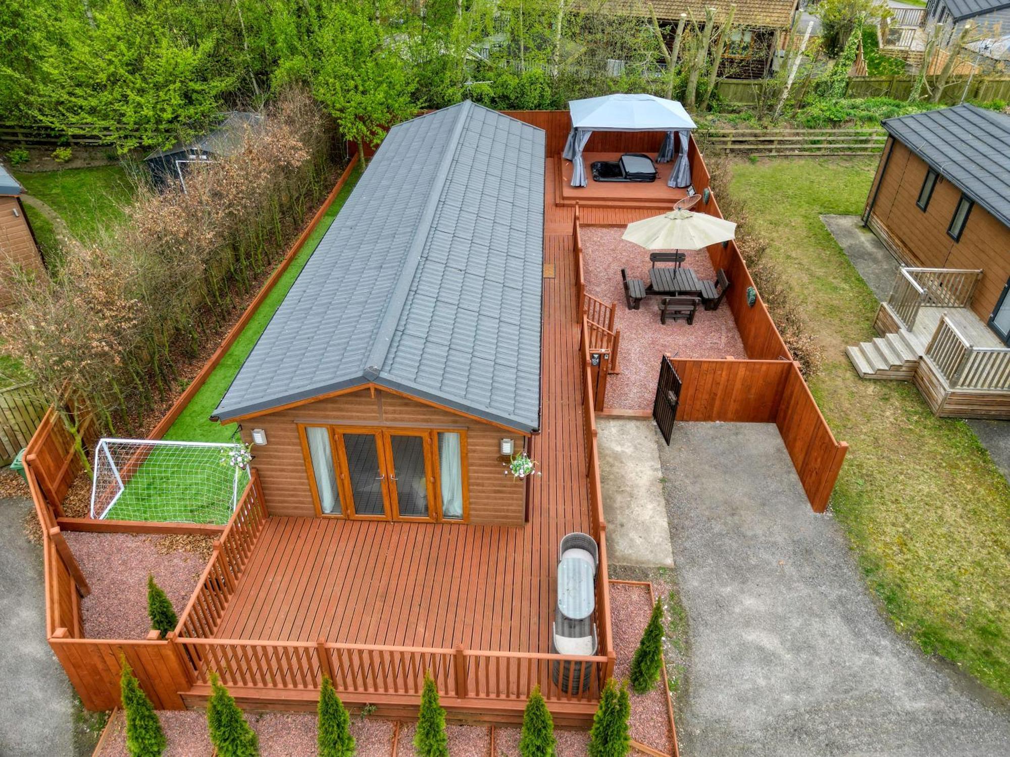 Family Luxury Retreat With Hot Tub Apartment York